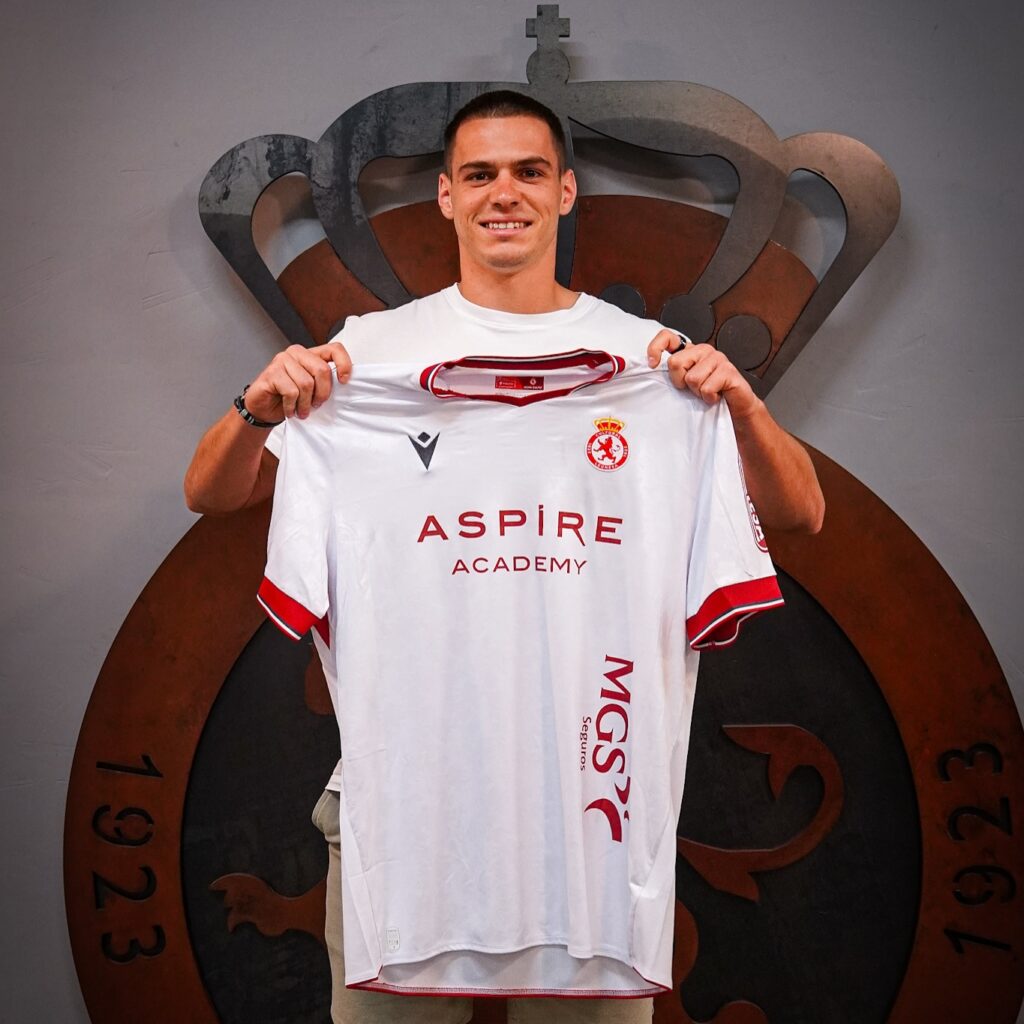 Paraschiv, cu tricoul său de la Leonesa / Facebook Leonesa